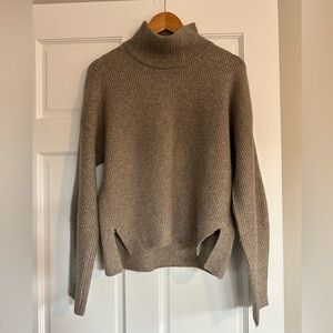 Taupe / Tan / Beige turtleneck sweater Abercrombie & Fitch